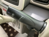 雨天時でも視界を確保できる、操作しやすいワイパーレバー。インターバル切り替えも可能で、天候に合わせた最適な運転をサポートします。