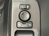 キーフリー連動で施錠時に格納します。降車の直前まで後方確認ができ、閉じ忘れも防げます。