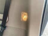 軽の看板が目印です!届出済 未使用車をお探しの方はこちらの看板を目印にお越しください。※似たような看板のお店がございますのでお間違えのないようご注意ください。