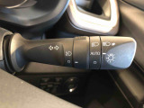 ☆オートライト機能☆車外の明るさに応じて自動的でヘッドランプを点灯および消灯します。夕暮れ時やトンネルなどで便利です!