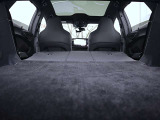 ●トランクスルー機能は、いざという時の強い味方。車の使い勝手を向上させます。