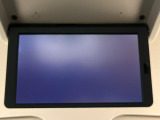 【フリップダウンモニター】大画面モニターで後席でもエンタメをお楽しみいただけます。小さなお子様にも大人気の装備です♪