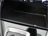 【ワイヤレス充電】ワイヤレス充電Qi規格に対応したスマートフォンなどの携帯機器を充電できます。