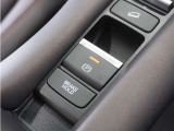 オートブレーキホールド機能付き電子パーキングブレーキ!ブレーキペダルを足から離しても停車状態を保ちます。アクセルを踏めば自動でブレーキが解除され、発進可能!