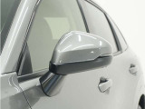 ◆ドアミラーウインカー◆ドアミラーにウインカーを装備しています。対向車に自身の進行方向を合図し安全に運転できます。