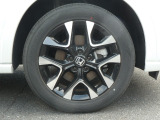 専用のアルミホイールです。タイヤサイズは、225/55R18です。