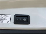 後ろが狭くてもサッと積める。途中で止められる安心のバックドア。後ろの駐車スペースが狭い時に重宝しますよ♪