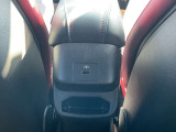 後部座席の方用の充電用ソケット付☆
