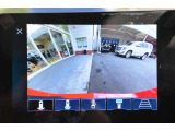 純正バックカメラやリアクロストラフィックアラートを装備。車両後方に障害物が近づくと警告を発し、注意を促します。