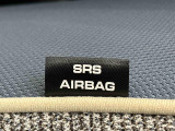 車両側方からの衝撃を緩和するSRSサイドエアバッグ(運転席/助手席)に加えて,SRSカーテンシールドエアバックも標準装備