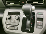 握り心地の良いステアリングで、長距離運転でも疲れにくい設計です。操作もスムーズで、快適なドライビングをサポートします。