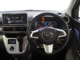 運転席まわり。スイッチやレバー等が使いやすく配置されています。