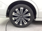 純正アルミホイールです。車にぴったりなデザインで、足元がおしゃれに♪また、スチールホイールに比べ軽いので、車の燃費も良くなりますよ!