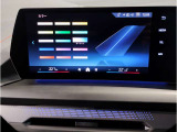 【ⅰドライブナビゲーション】文字情報も鮮明に表示する高解像度カラーディスプレイを採用。視認性に優れた地図デザインと特徴的な建造物を目印にした描写表示で現在位置を把握できます。地図データの更新も可能です