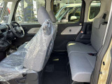 左側パワースライドドア付きだから、狭い駐車スペースなどでの 乗り降りラクラク!小さなお子さまのいるご家庭には嬉しい装備。