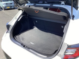 トノカバー付き。荷室のプライバシーを守ってくれます。見た目もスッキリ、防犯性も高まります。