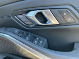 当社BMW認定中古車は全車保証付きでございます。また保証料金や整備費用はお見積書内の諸費用・税金に追加計上する事はございません。認定中古車保証付きのお支払総額でお見積りご依頼の上、他店とお比べください