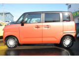 遠方ご納車の場合、お客様のお住まいのナンバー取得費用としまして、全国一律25,000円(税別)頂戴しております。北海道から沖縄のナンバーを取得の上、納車致します! ※八戸ナンバーの場合は加算不要。