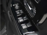 ◆パワーウィンドウスイッチ◆運転席から全席の窓の開閉操作を行うことが出来いつでも換気ができます!