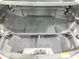 積み下ろしのしやすいデッキにはたっぷりと荷物を積み込んでいただけます。遊びから仕事まで、様々なシーンで頼れます♪