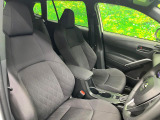 運転席まわりには十分なスペースがあり、大柄な方でもゆったり運転していただける環境です。