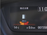 【クリアランスソナー】バンパーに付いたセンサーが障害物を検知。一定の距離に近づくとアラートで教えてくれます。狭い駐車スペースや車庫入れ時も安心です。