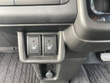 スイッチ押すだけでシートが温かくなる。