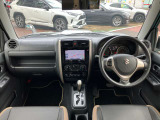 運転席写真です。革巻ステアリング