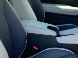 アームレストです!これがないと運転が落ち着かないという方もいらっしゃるのではないでしょうか?