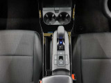 電動パーキングブレーキ(シフトレバー操作に連動)ブレーキホールド(停車時にブレーキを踏むとそのまま保持)