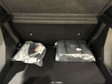 充電は自宅や外出先で充電ポートにプラグを差込んで行います。自宅では付属充電ケーブルを使用するコンセントタイプ(200V 3kW)やウォールボックスタイプ(200V 6kW/3kW)の普通充電器が対応。