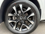 純正アルミホイールです。タイヤサイズは、225/55R18です。
