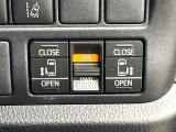【両側パワースライドドア】スマートキーや運転席のスイッチで後席両側スライドドアの開閉が可能♪電動だから力を入れてドアを開ける必要が無く、小さなお子様でも簡単に開け閉めでき快適です♪