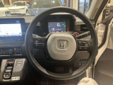 運転している間、長く触れているものだから手になじむハンドルがいいですよね。本革巻のステアリングは乗れば乗るほど手になじんでいきます。