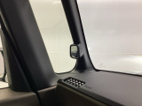 【サイドビューサポートミラー】停車時や発進時、対向車とのすれ違いや路肩に寄せるときなど、車両左側前方を確認するときに役立ちます。