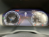 スタイリッシュなデザインで視認性の高いメーター。速度や燃料残量など、運転に必要な情報をひと目で確認できます。