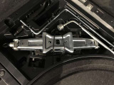 【ジャッキ】車体を持ち上げるための工具。
