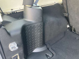 ラゲッジルームには荷物を固定する、カーゴルーム タイダウン フックが搭載されていますので、ロープやネットを併用することで、荷物を固定して走行中の荷崩れを防ぎます。