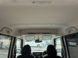 天井が高く、開放感のある快適な車内となっております!