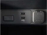 【USB接続】USB接続も可能です。スマートフォンと連動して音楽も再生可能です。