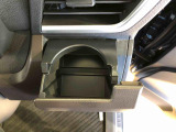 便利なドリンクホルダーが付いています。