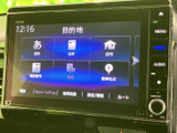 使いやすいインターフェースで、スムーズな操作を実現。目的地設定や音楽再生も簡単に行え、快適なドライブをサポートします。