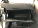 グローブボックス。