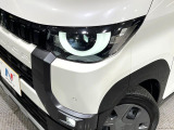 【LEDヘッドライト】悪天候や夜間走行時も良好な視界を確保し安心して運転できる高輝度LEDヘッドライトを装備!点灯速度が早く、消費電力も抑えられています。