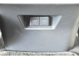 充電用USB端子付き。スマートフォンなどの充電に便利です。