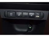 運転席・助手席シートヒーター装備☆  座面と背もたれをすばやく温めるシートヒーターを内蔵。身体を直接温めることができます。 寒い時期には嬉しいアイテムですね♪
