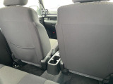 【後部座席】大人が座っても余裕のある広さです!!頭上や足元のスペースも広く取ってあります!