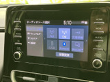 お好みの音楽を高品質で楽しめます。多彩な再生機能を備え、ドライブの雰囲気を盛り上げ、快適なカーライフを演出します。
