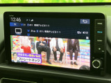 様々な情報を表示できるモニターが便利です。ナビゲーション、オーディオ、カメラ映像など、必要な情報を確認できます。