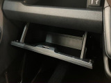 お客様にぴったりなおクルマをお選びいただけますように様々な展示車をご用意致しております!ダイハツの軽自動車だけではなく、他メーカー車やコンパクトカー・ミニバンなども数多く取り揃えております!